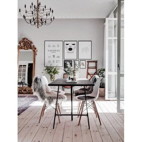 Set di 2 sedie da pranzo moderne di metà secolo senza braccioli con seduta in plastica e gambe in legno naturale tipo Eiffel, rosse