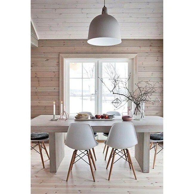Set di 2 sedie da pranzo moderne di metà secolo senza braccioli con seduta in plastica e gambe in legno naturale tipo Eiffel, rosse
