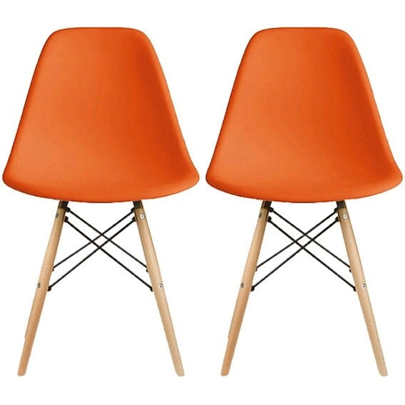 Set di 2 sedie da pranzo moderne di metà secolo senza braccioli con seduta in plastica e gambe in legno naturale tipo Eiffel, rosse