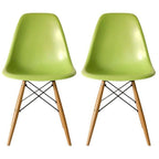 Set di 2 sedie da pranzo moderne di metà secolo senza braccioli con seduta in plastica e gambe in legno naturale tipo Eiffel, rosse